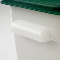 Carlisle 1197008 7.31 in. x 7.31 in. x 0.63 in. Squares Food Storage Container Lid - Forest Green