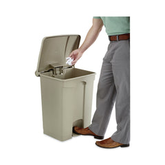 Safco 9922TN 17 Gallon Large Capacity Plastic Step-On Receptacle - Tan